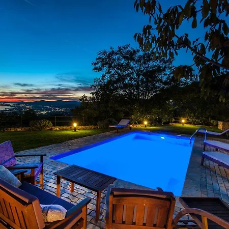 Vrh Knjezaka - With Heated Pool Kaštel Kambelovac