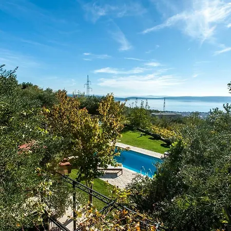 Vrh Knjezaka - With Heated Pool 빌라 Kaštel Kambelovac