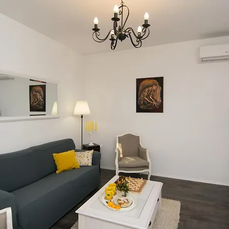 빌라 Vrh Knjezaka - With Heated Pool Kaštel Kambelovac